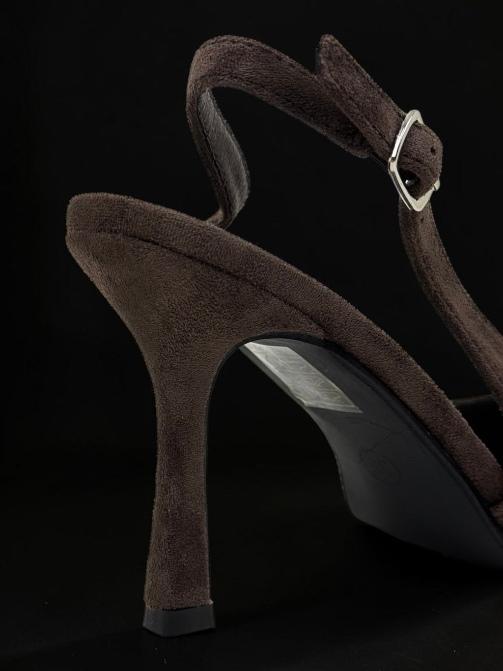Ciemnobrązowe zamszowe czółenka slingback na szpilce