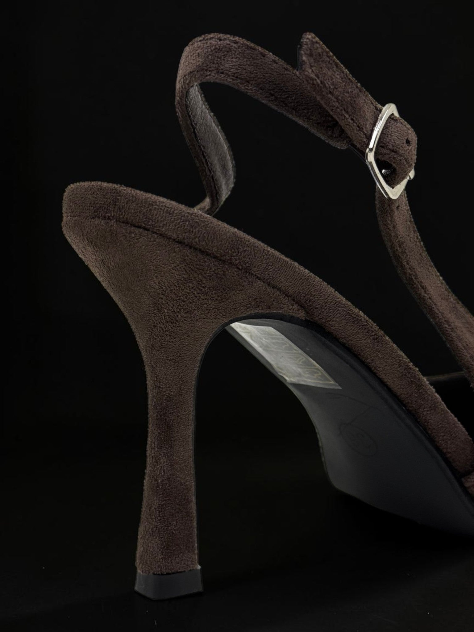 Ciemnobrązowe zamszowe czółenka slingback na szpilce