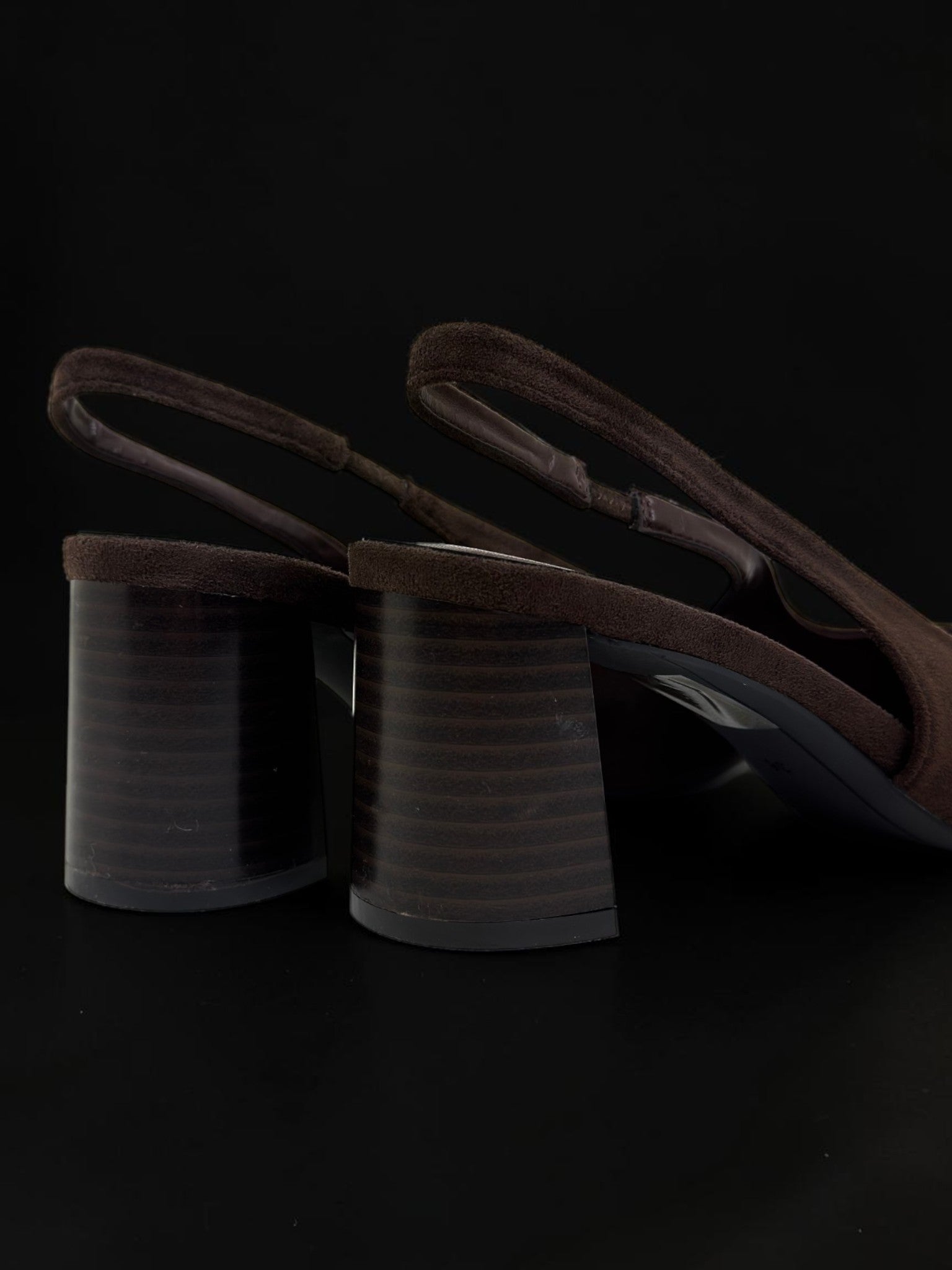 Ciemnobrązowe zamszowe czółenka slingback na słupku