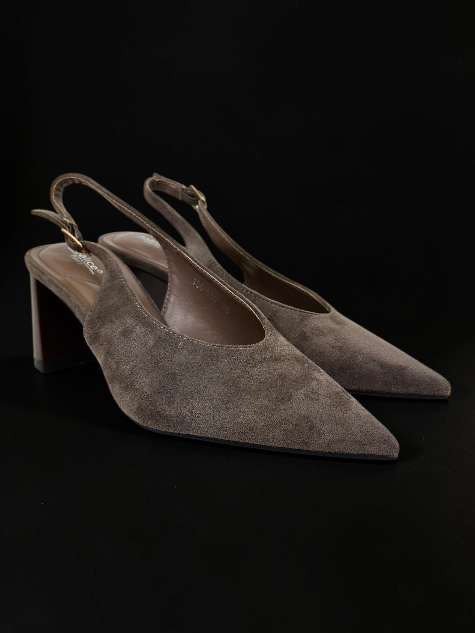 Czółenka slingback w kolorze taupe na słupku