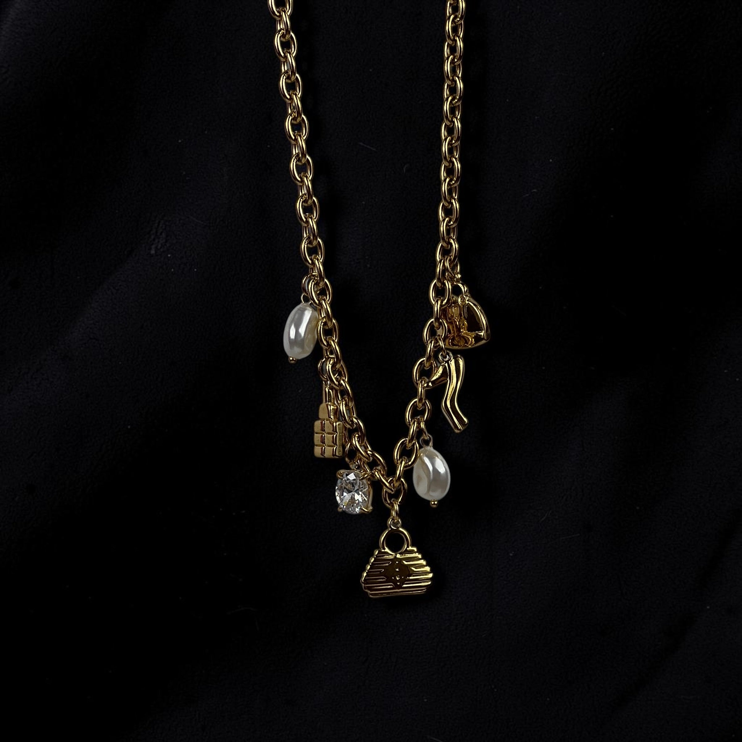 Naszyjnik złoty charms – torebka, serce, szpilka