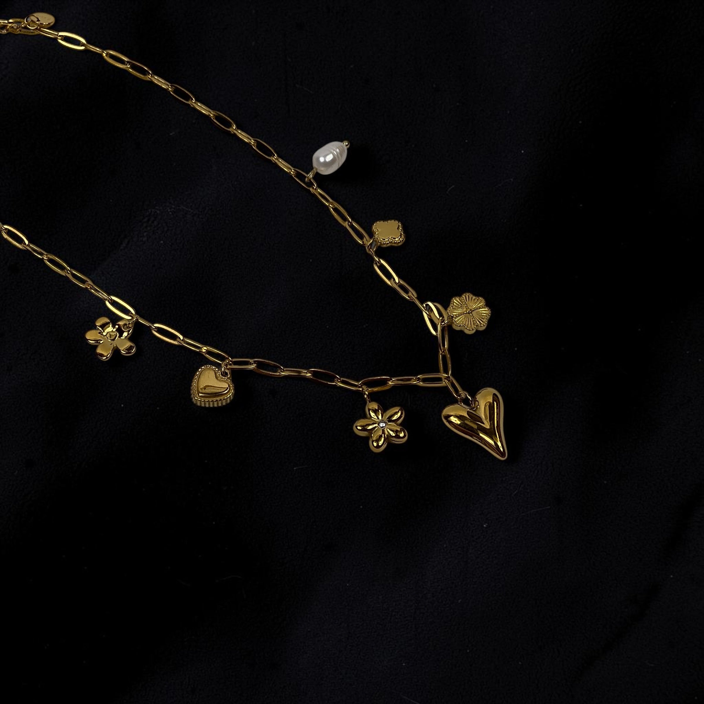 Naszyjnik złoty charms – serce, kwiat, perła