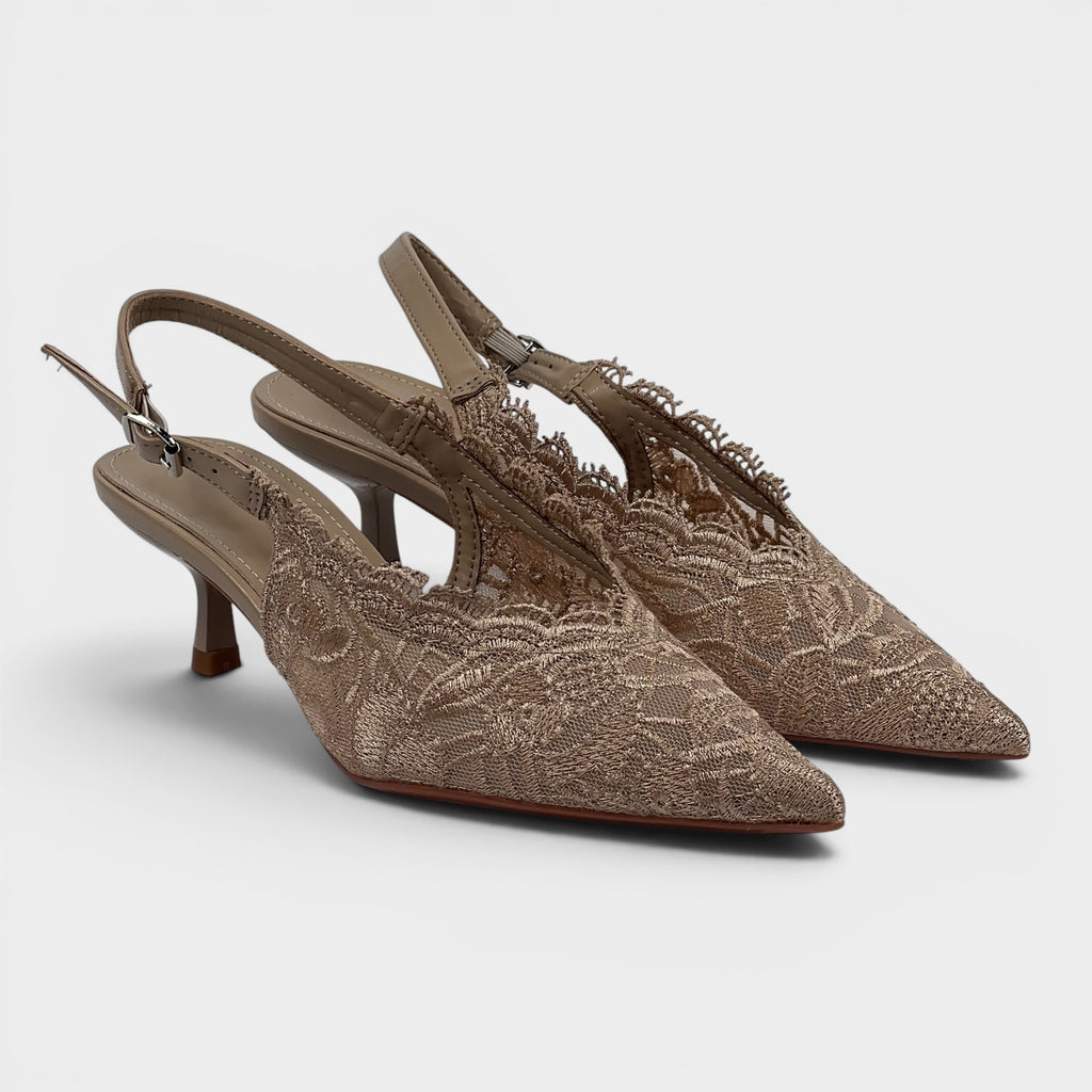 Beżowe koronkowe czółenka slingback