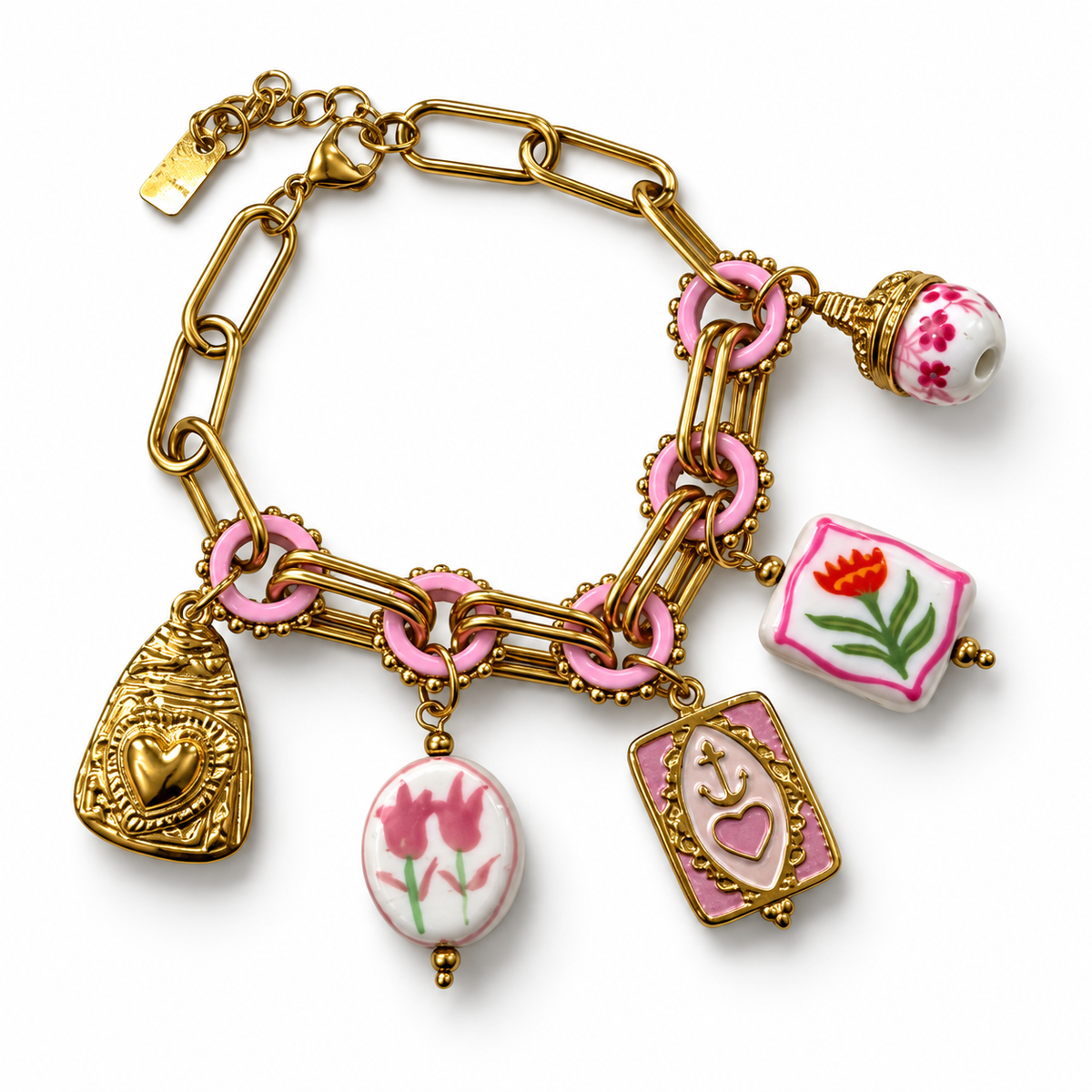 Bransoletka charms z różowymi detalami i kwiatami – zdjęcie produktowe